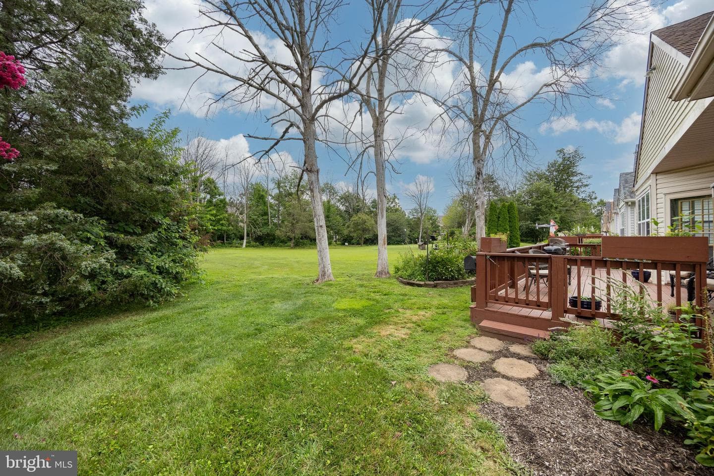 16 Longcross Road photo 49