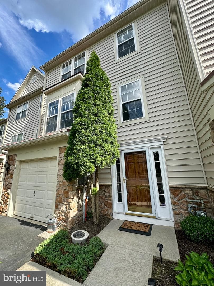 301 Devon Court photo 1