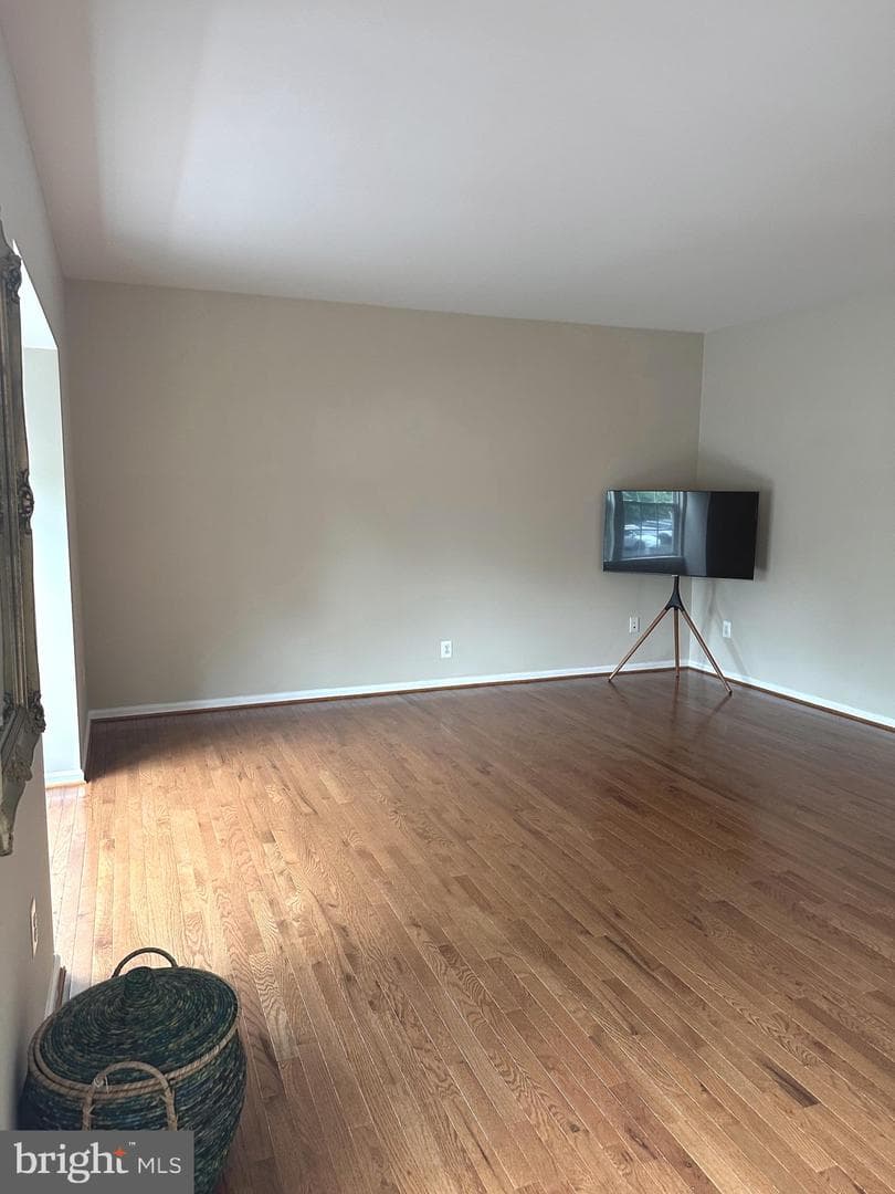 301 Devon Court photo 14