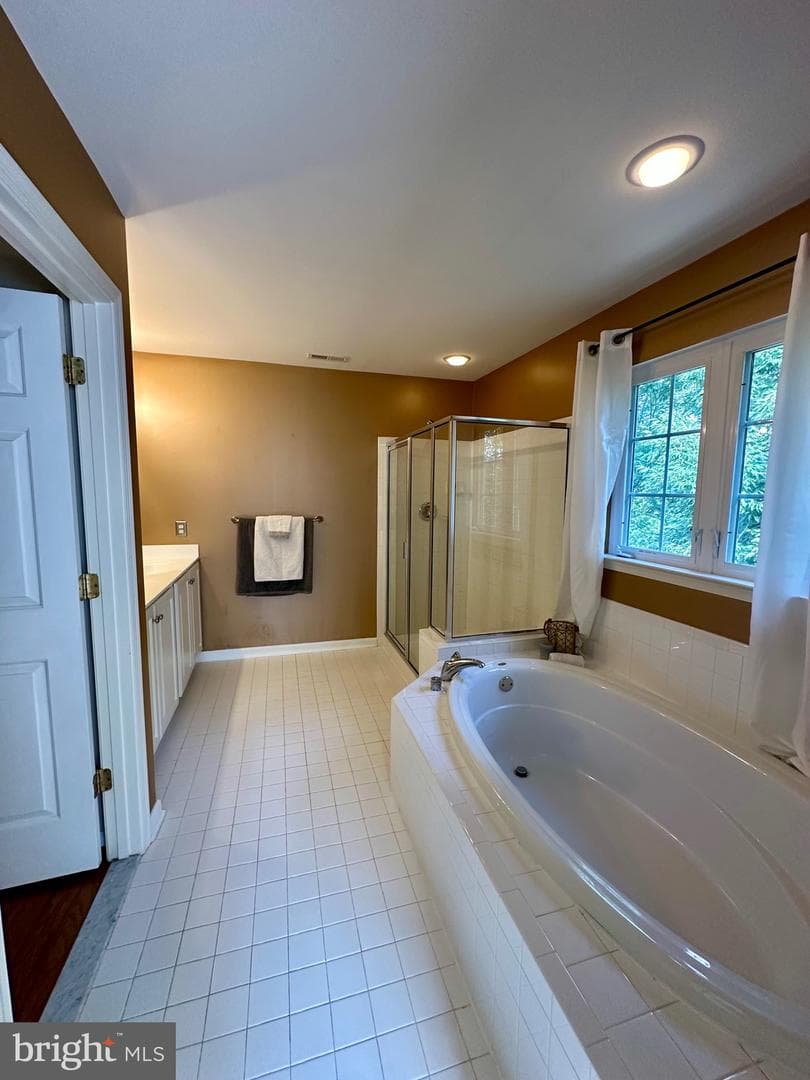 301 Devon Court photo 24