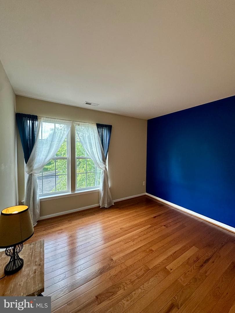301 Devon Court photo 28