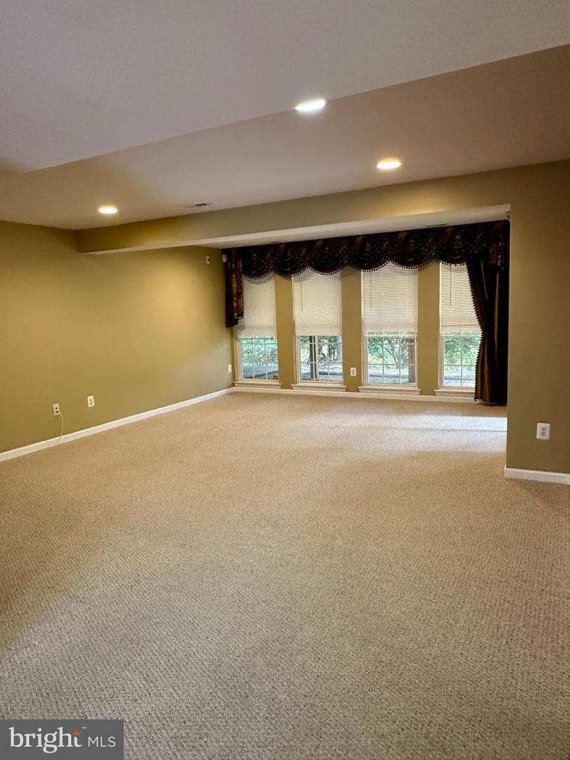 301 Devon Court photo 33