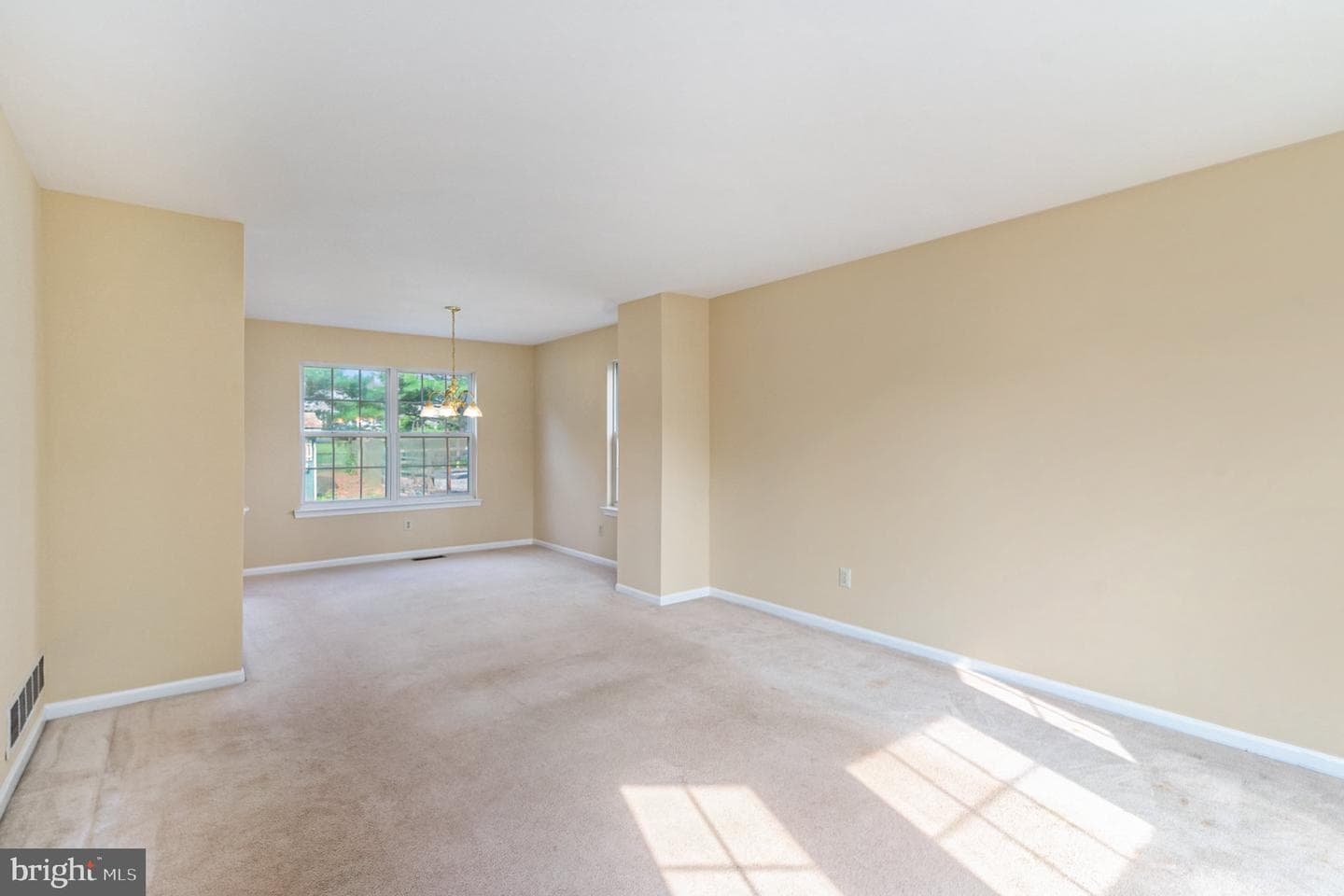 605 Stewart Road photo 8