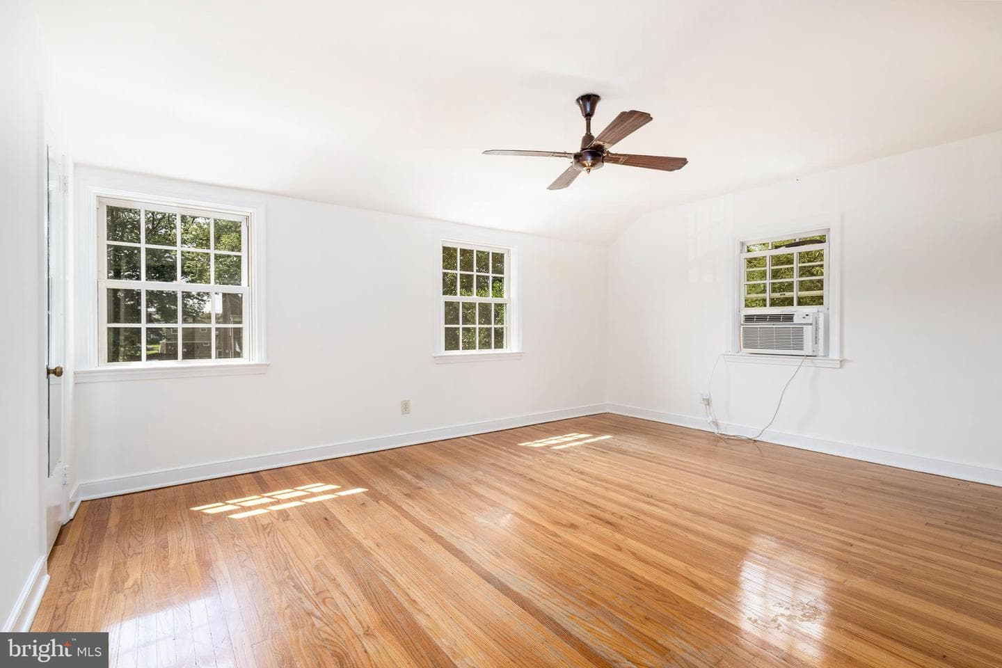 7634 Brookfield Road photo 18