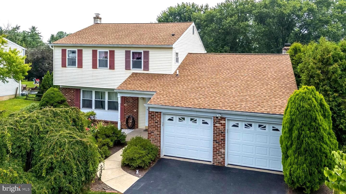 875 Laurel Lane photo 3