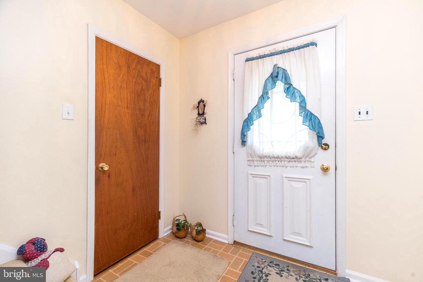875 Laurel Lane photo 7