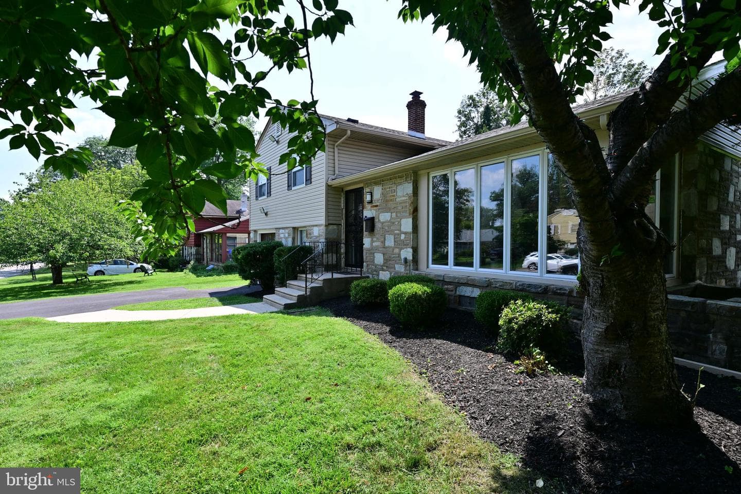 446 Twickenham Road photo 6