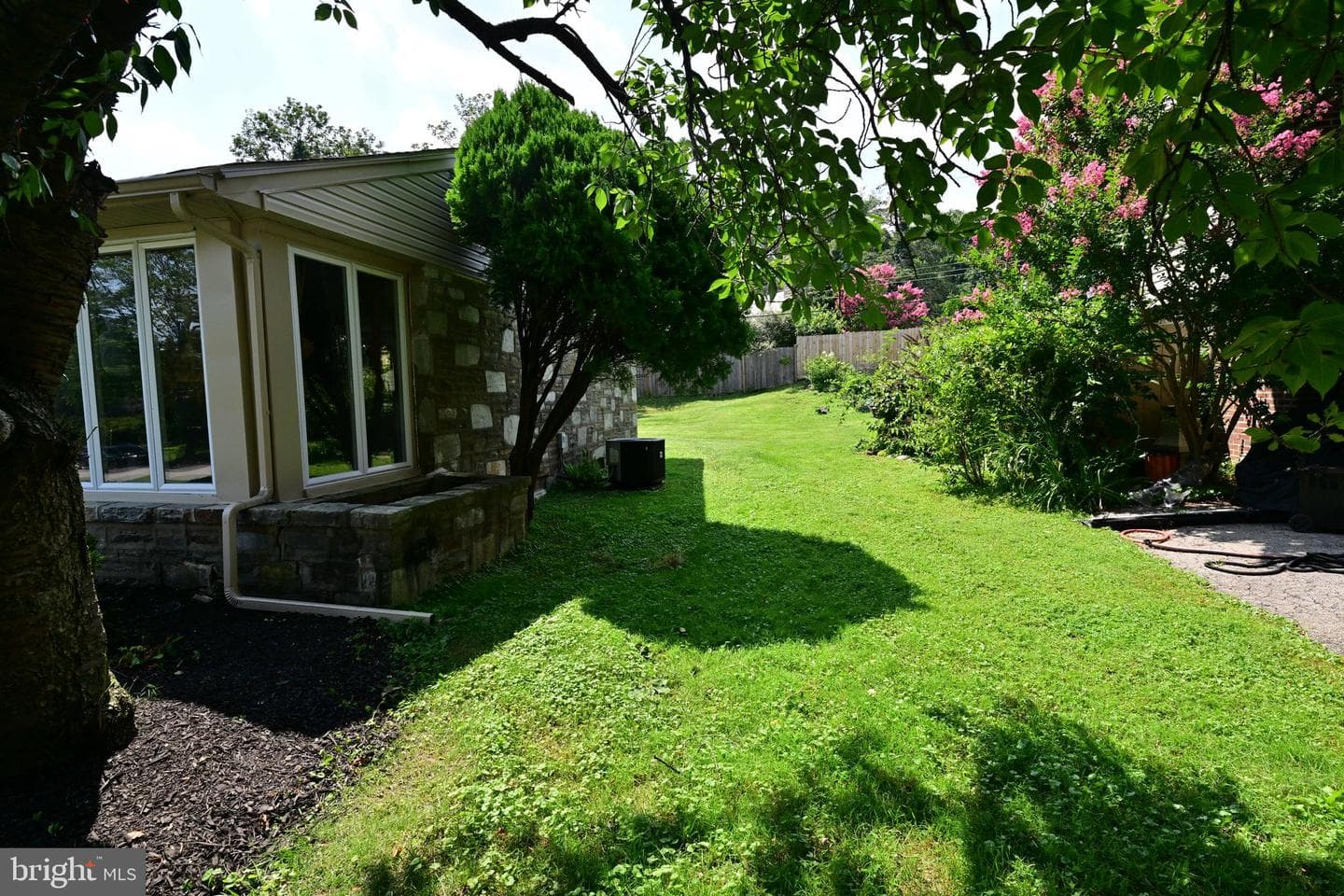 446 Twickenham Road photo 8