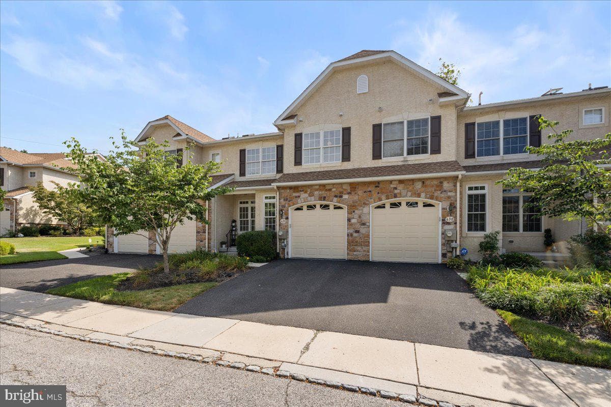 628 Greycliffe photo 1