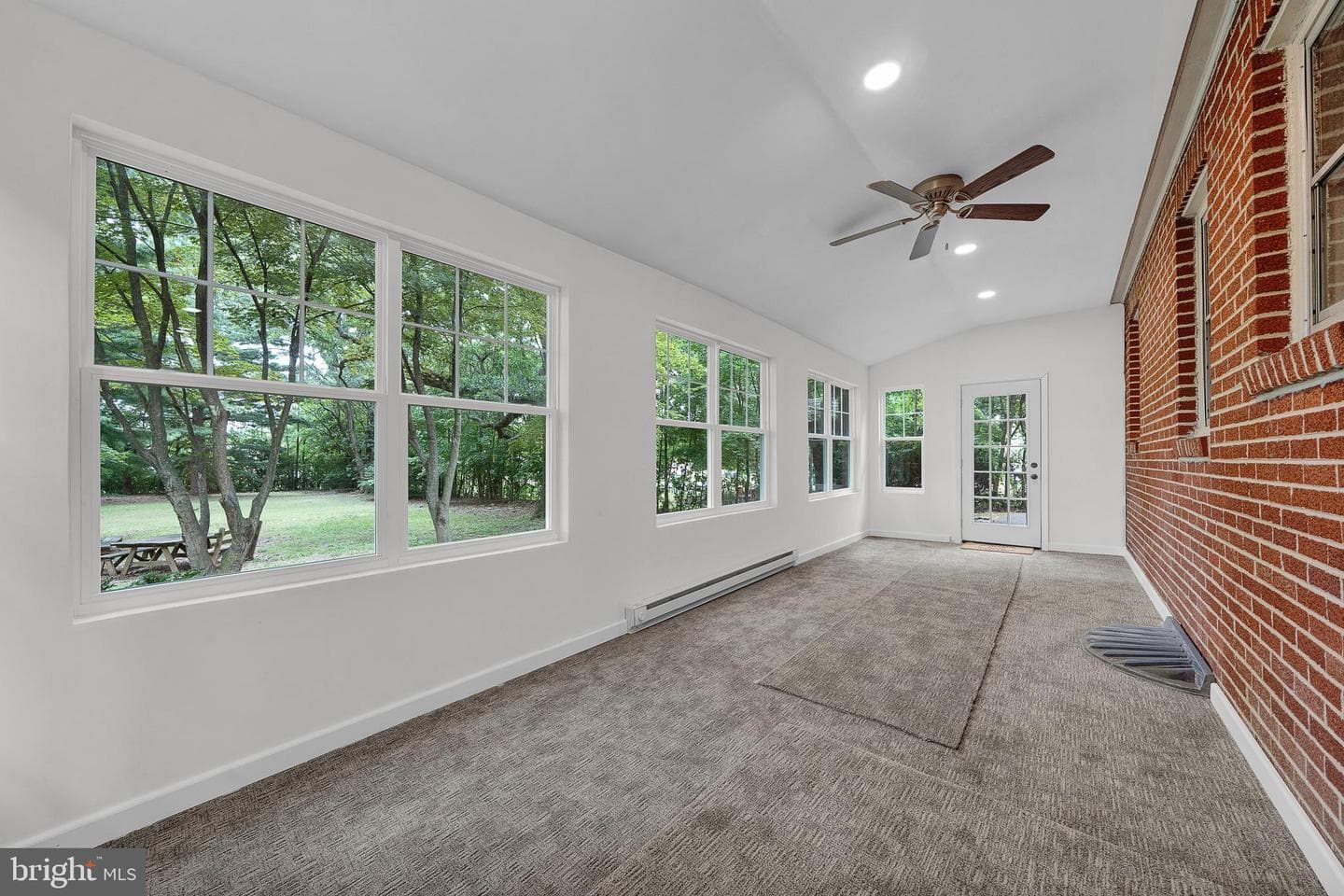 2031 Oak Avenue photo 17
