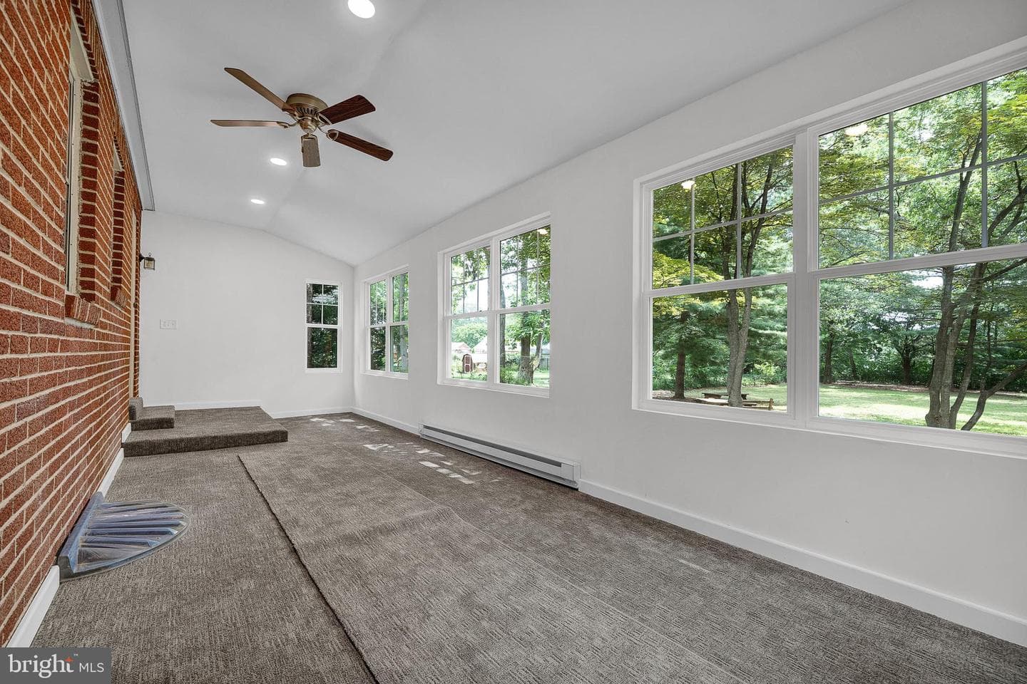 2031 Oak Avenue photo 18