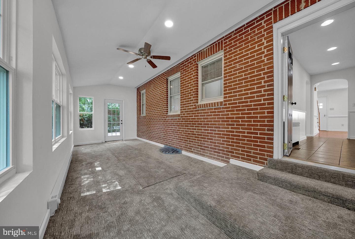 2031 Oak Avenue photo 19