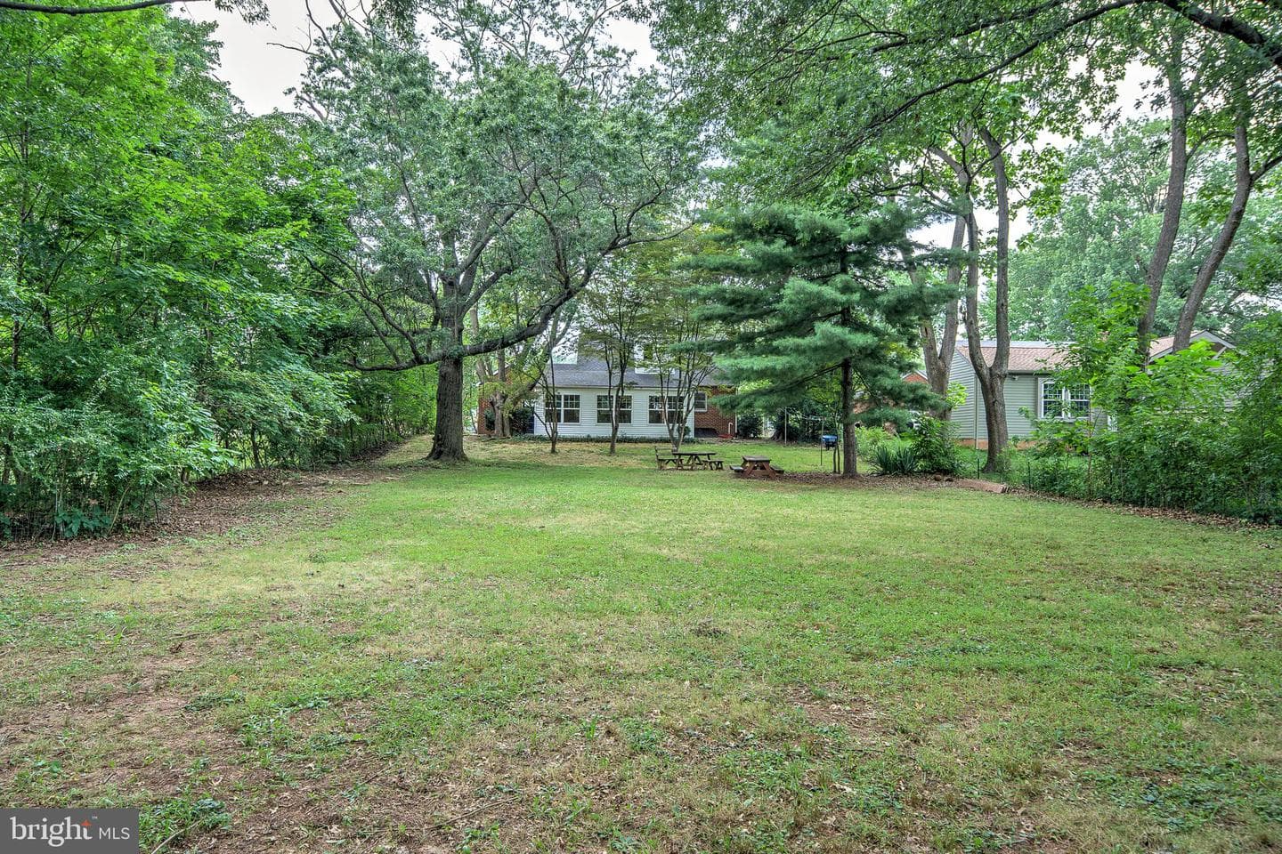 2031 Oak Avenue photo 3