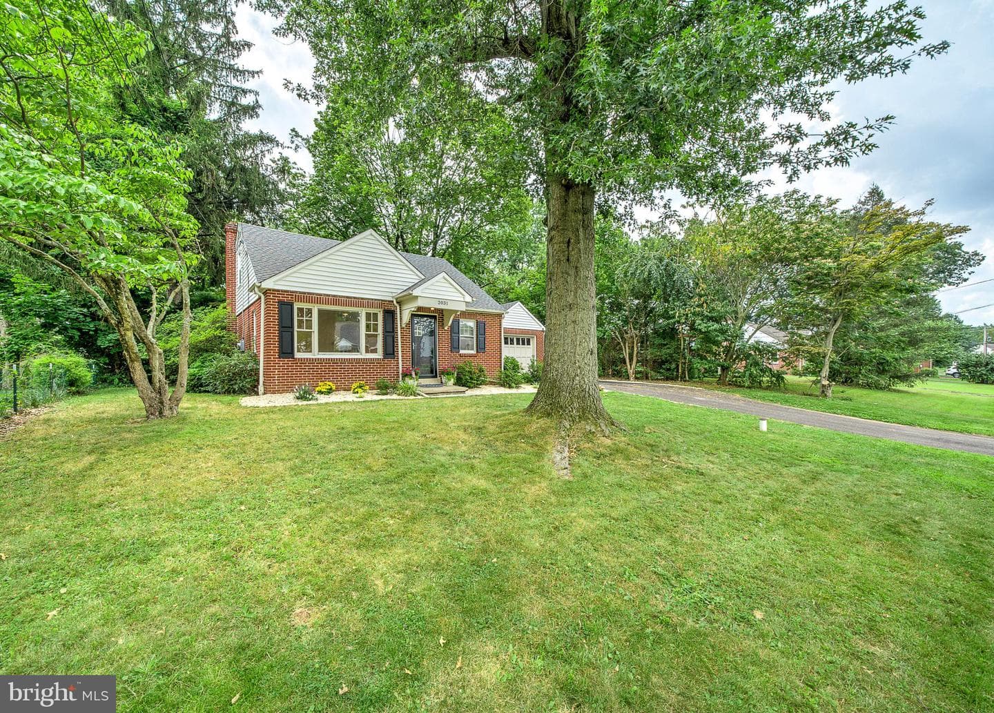 2031 Oak Avenue photo 55