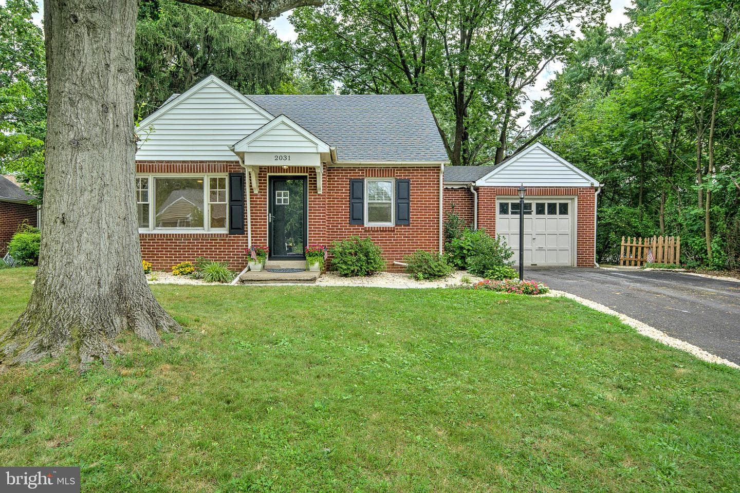 2031 Oak Avenue photo 56