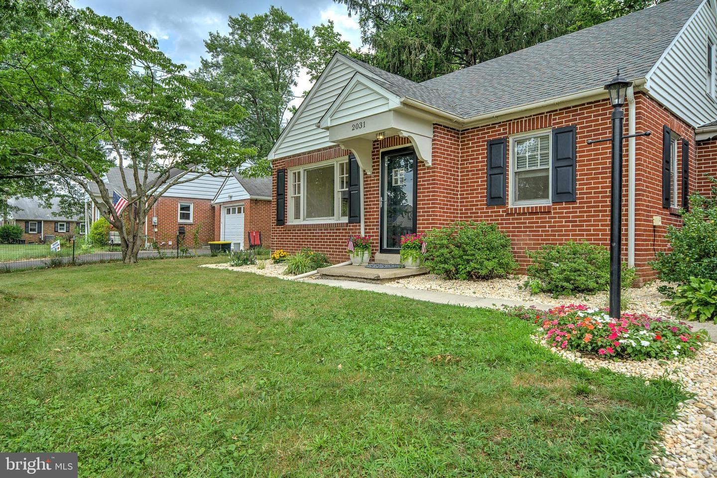 2031 Oak Avenue photo 57