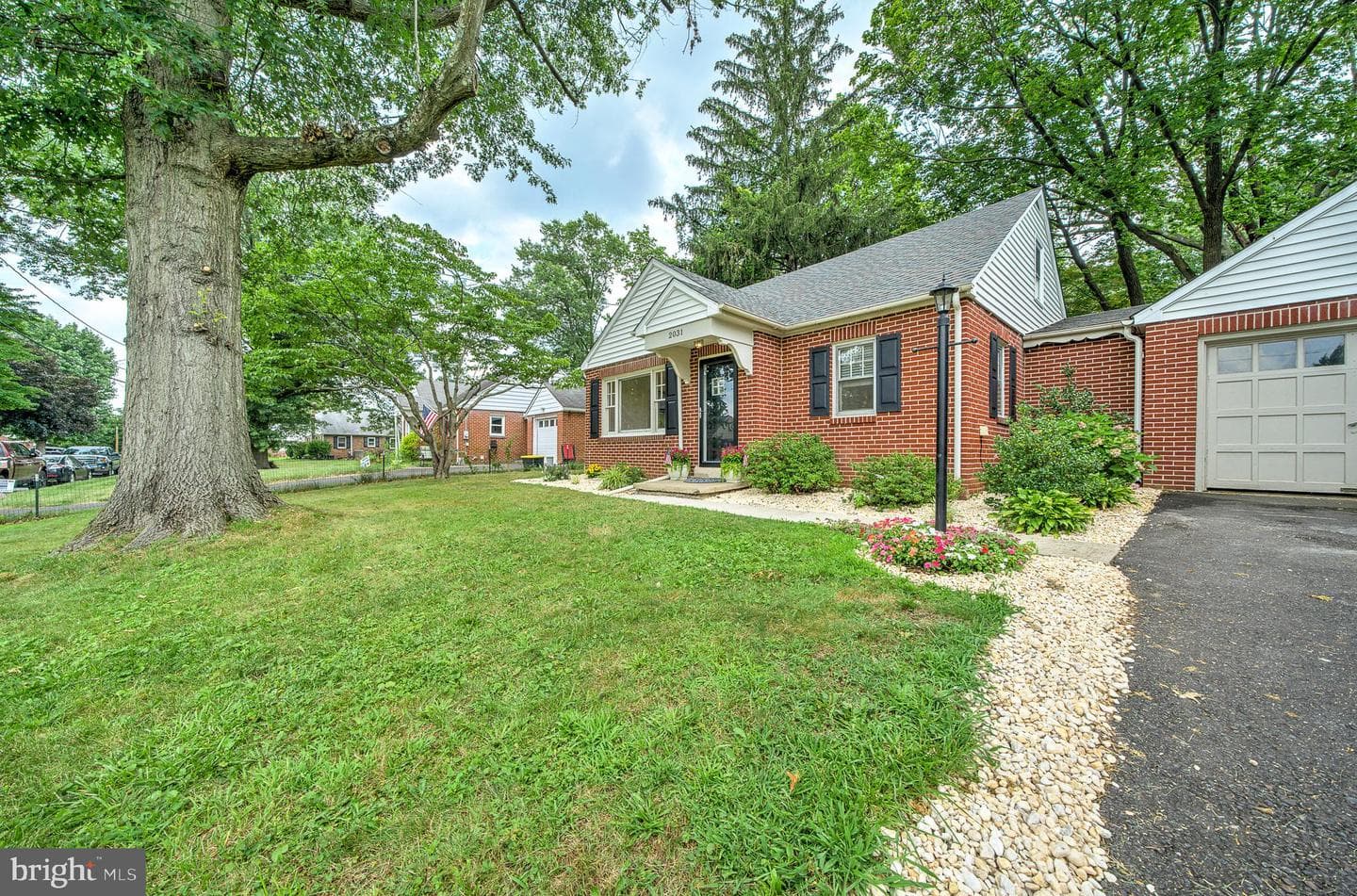 2031 Oak Avenue photo 58