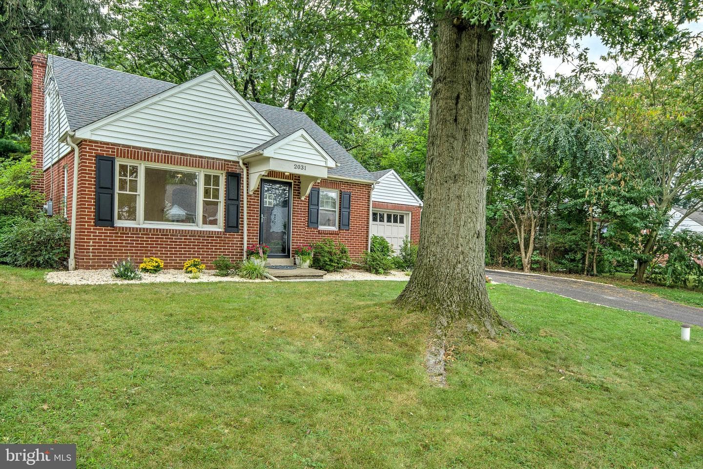 2031 Oak Avenue photo 59