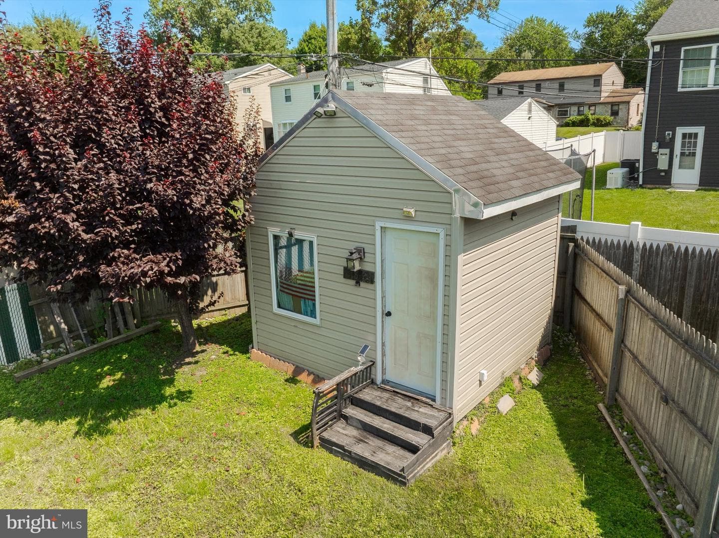 2817 Anzac Avenue photo 25