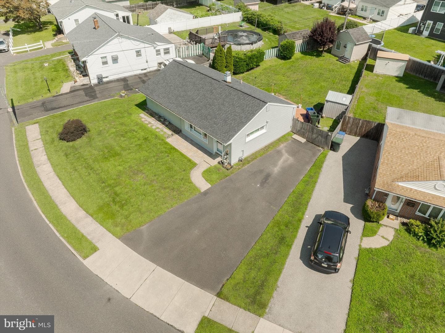 2817 Anzac Avenue photo 26