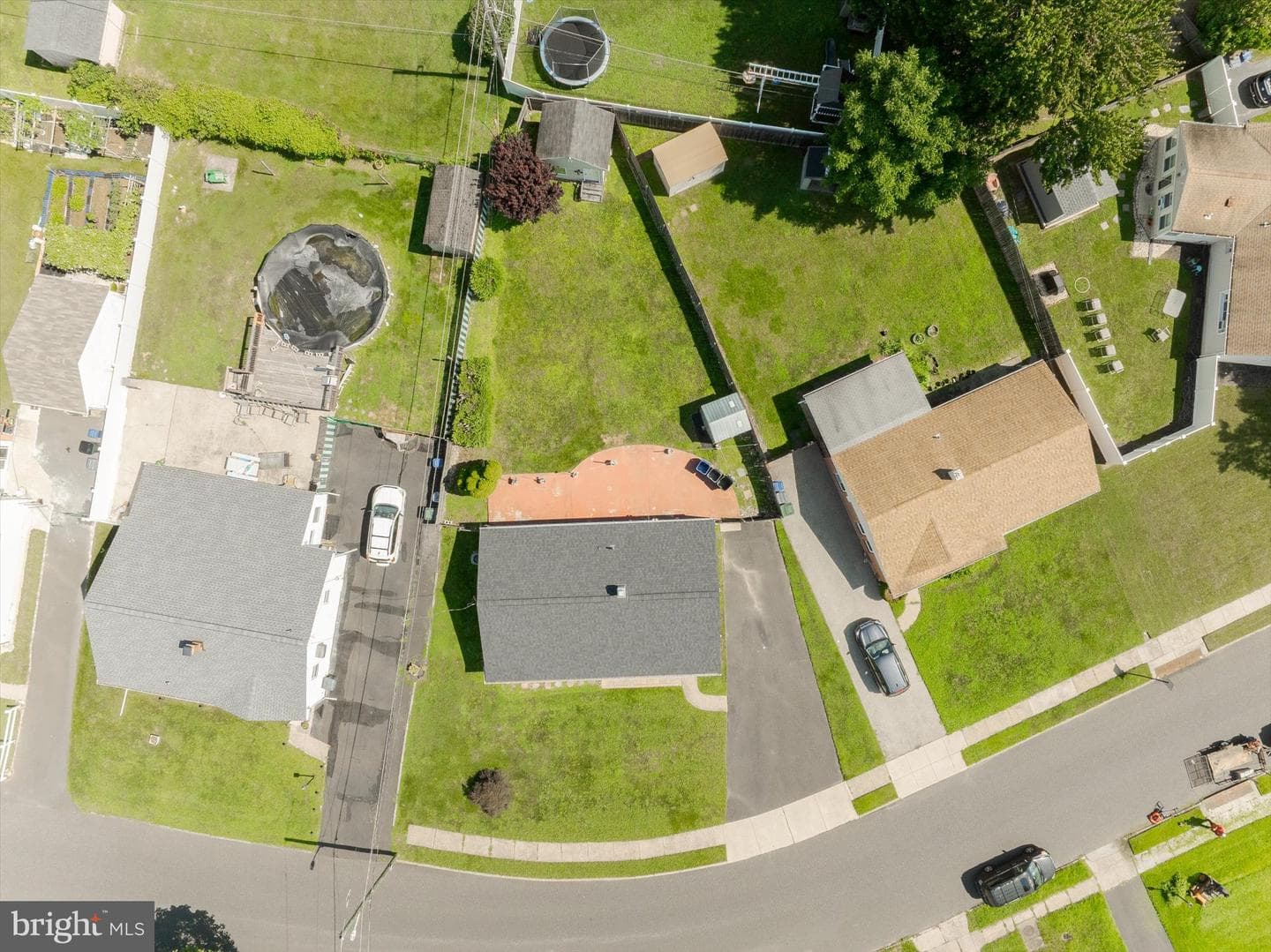 2817 Anzac Avenue photo 28
