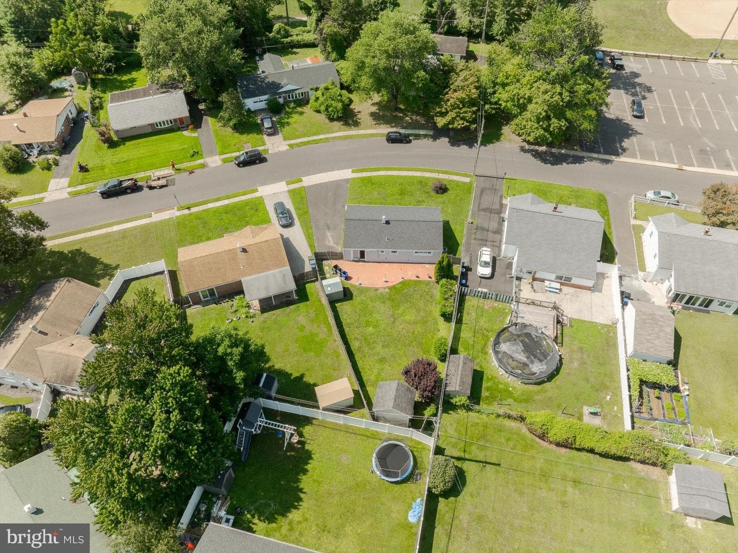 2817 Anzac Avenue photo 29