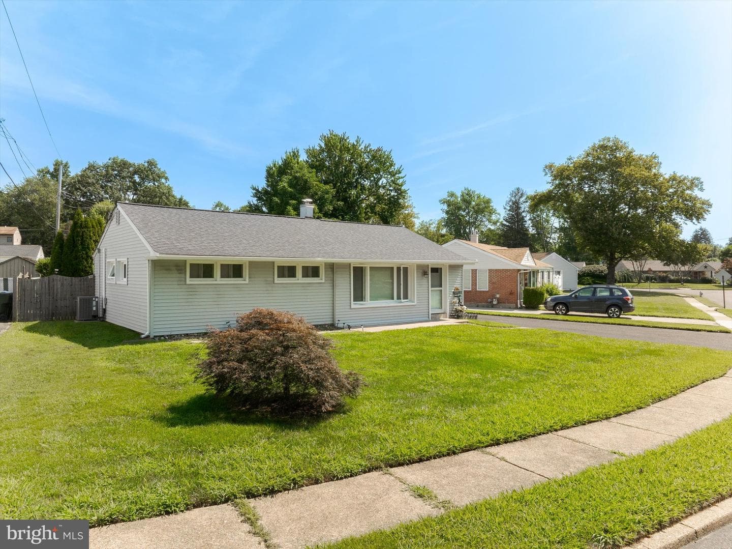 2817 Anzac Avenue photo 3