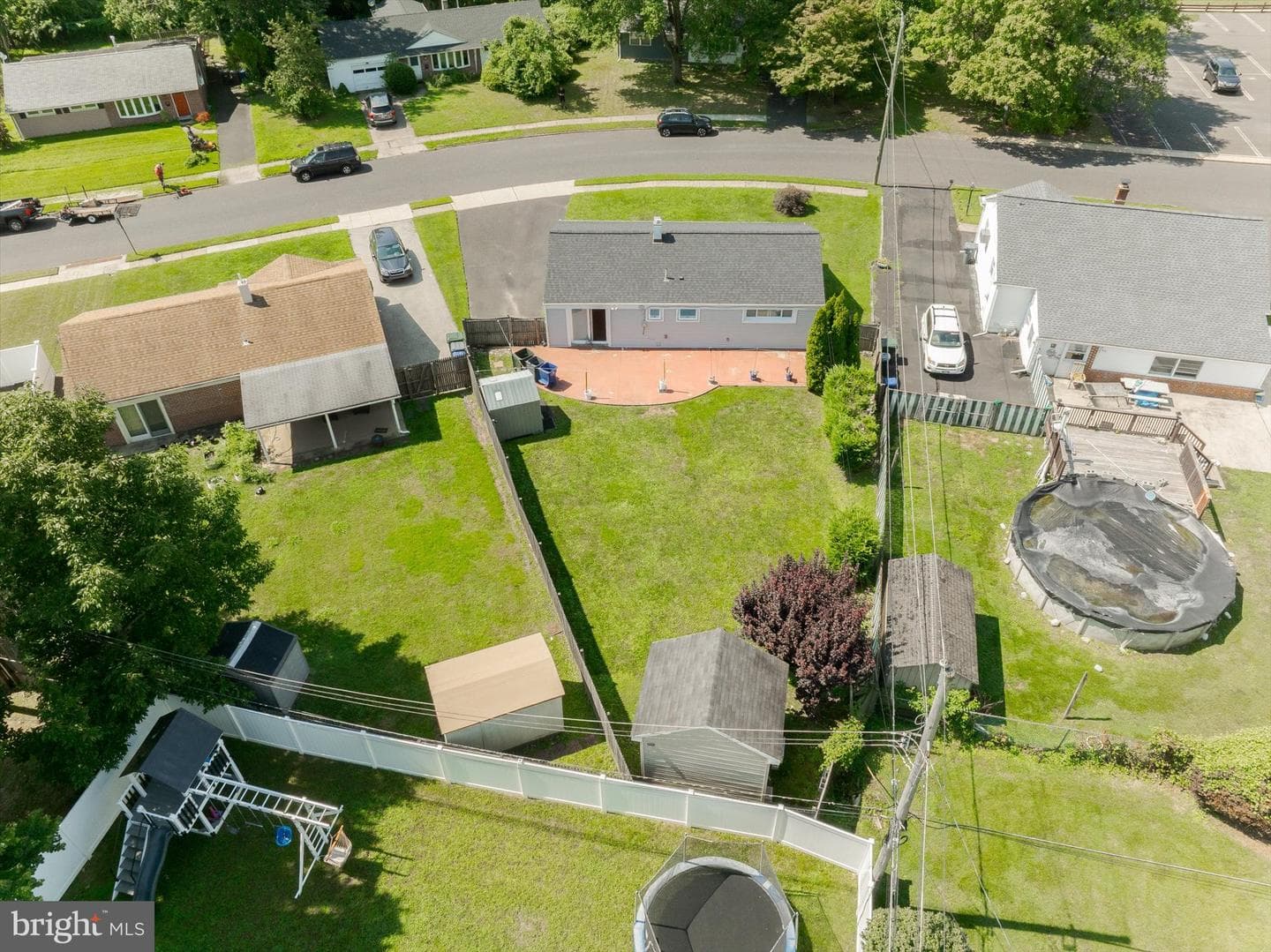 2817 Anzac Avenue photo 30