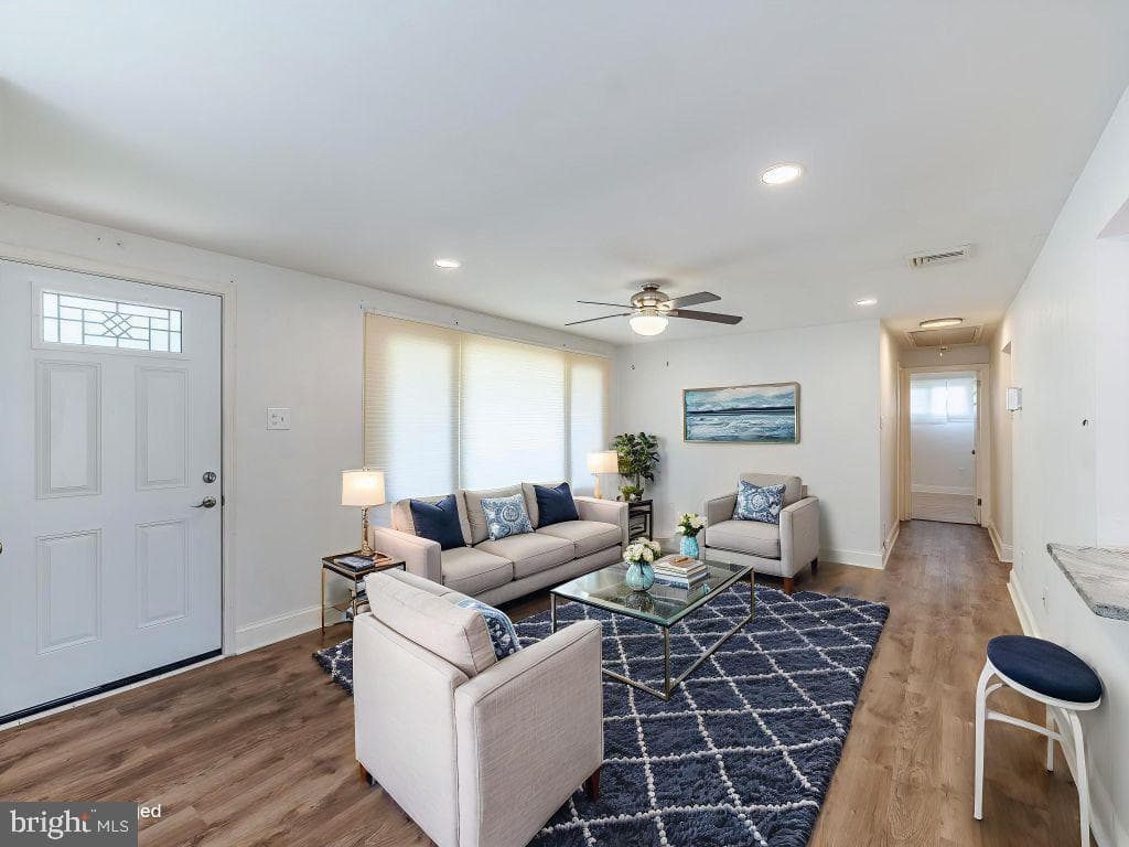 2817 Anzac Avenue photo 4