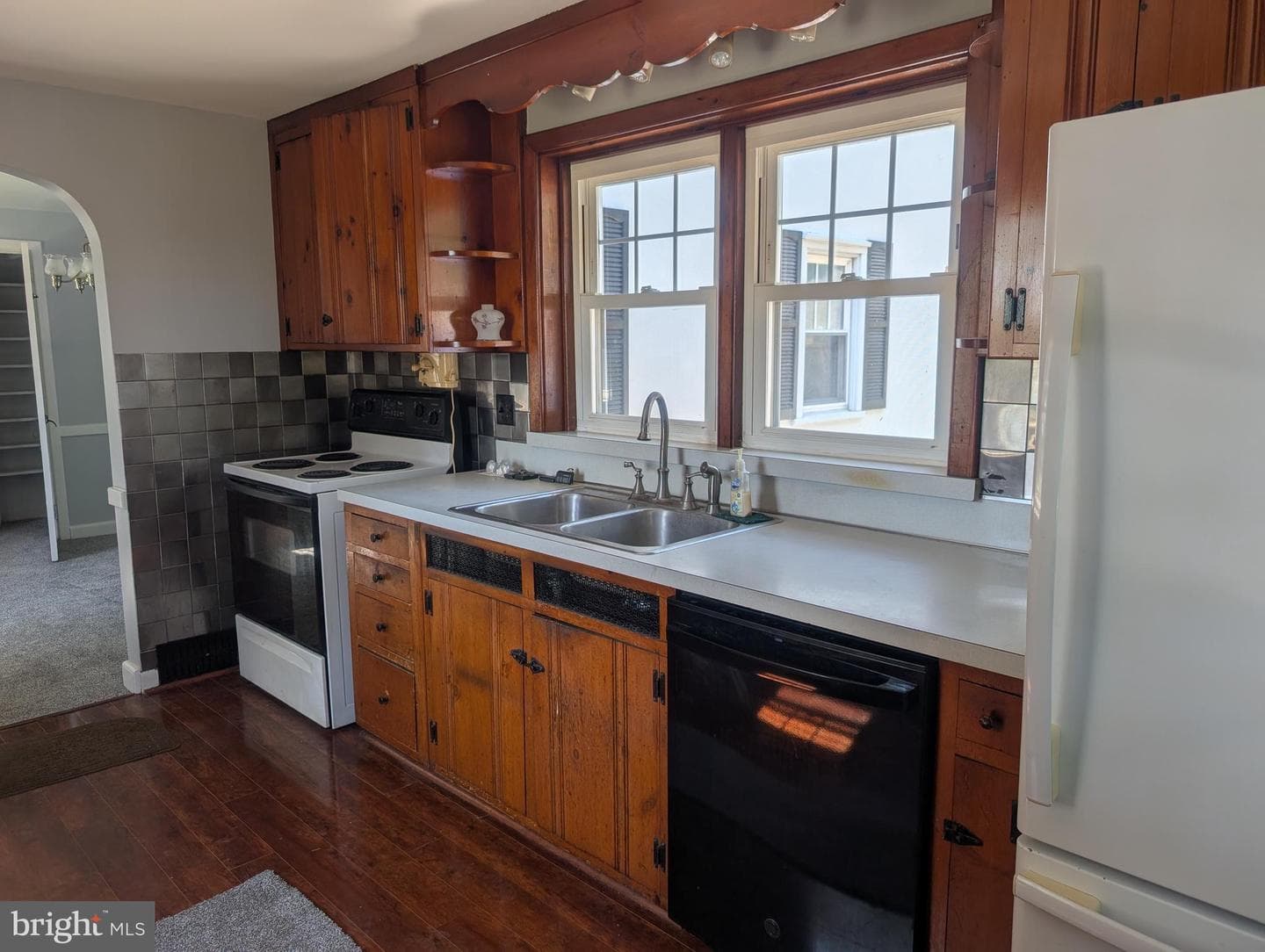 37 Burnside photo 10