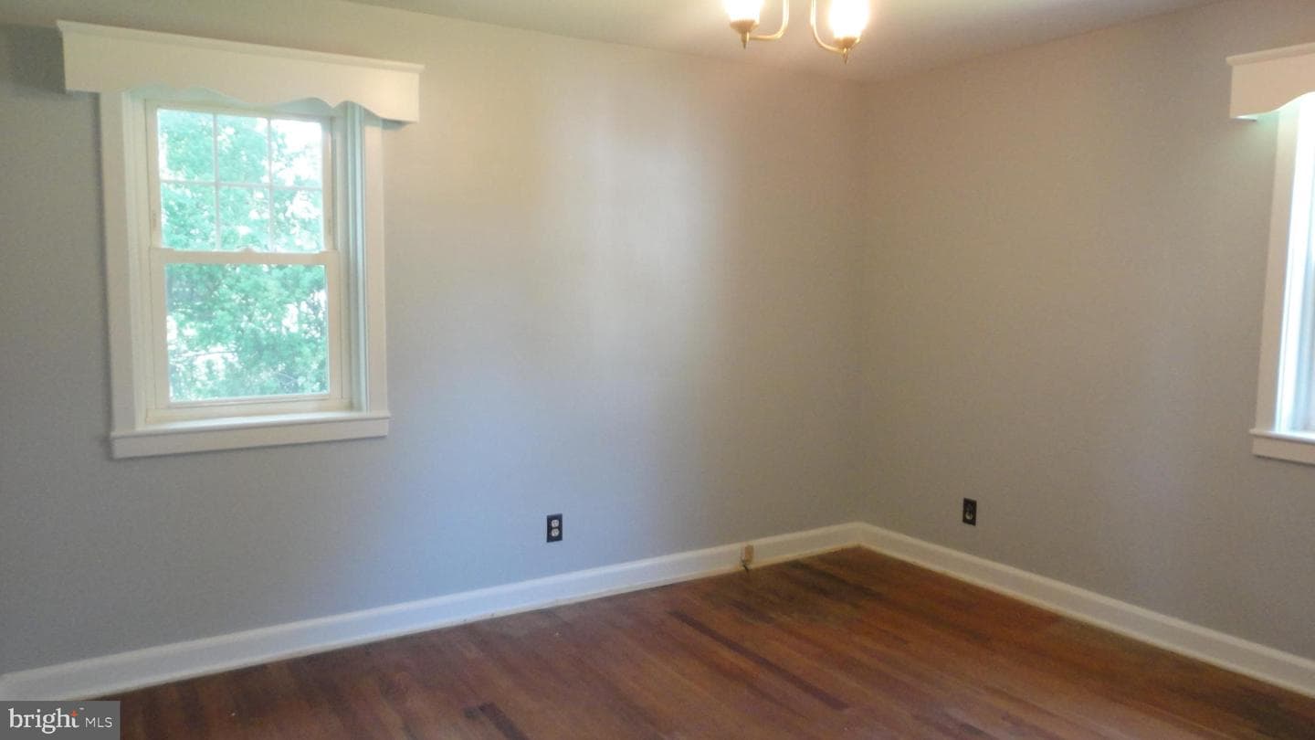 37 Burnside photo 15