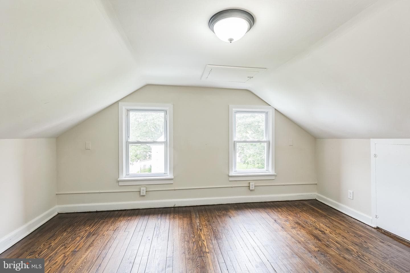624 E Howard Street photo 11
