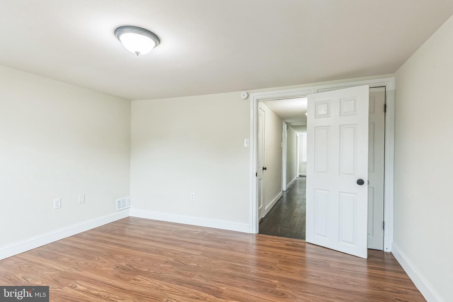 624 E Howard Street photo 13