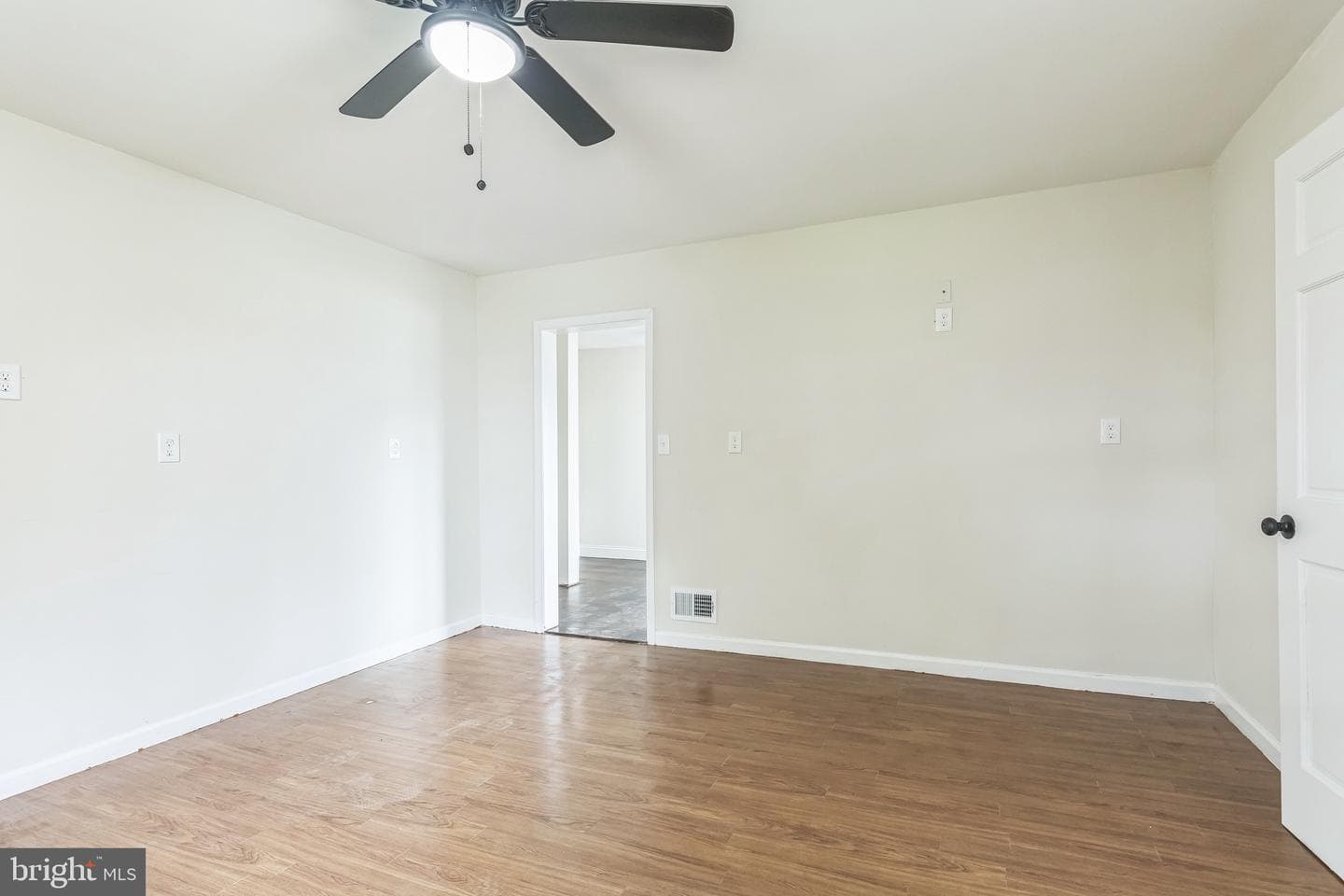 624 E Howard Street photo 17