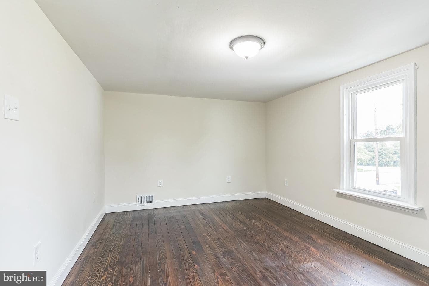 624 E Howard Street photo 18