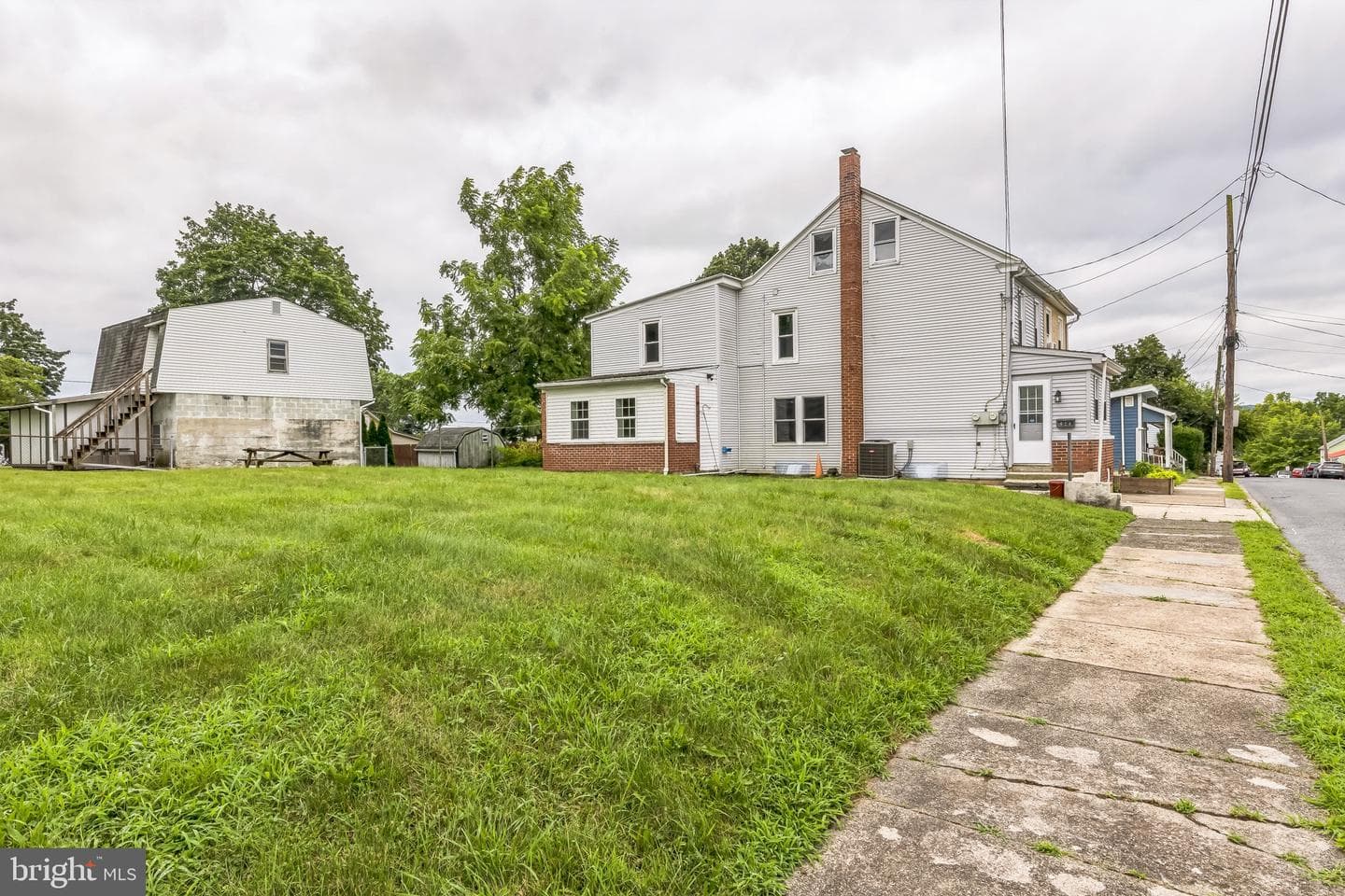 624 E Howard Street photo 2