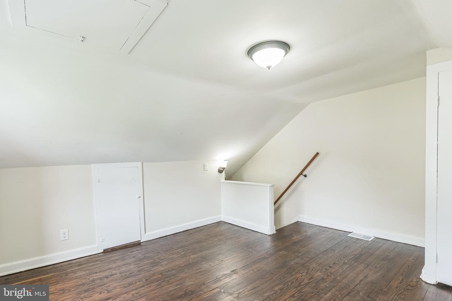 624 E Howard Street photo 21