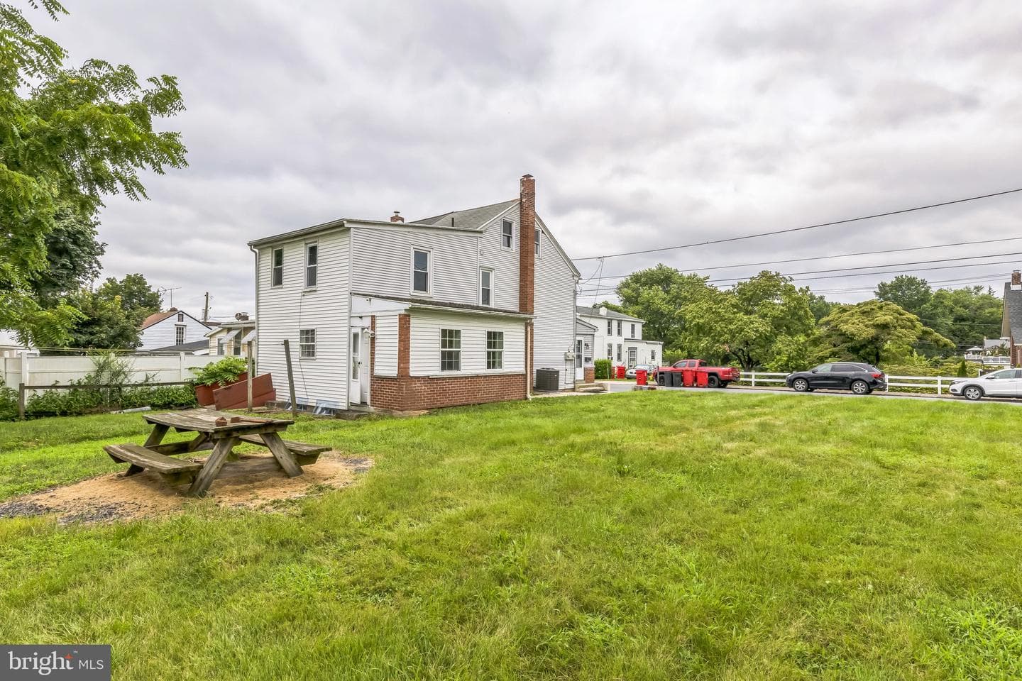 624 E Howard Street photo 22