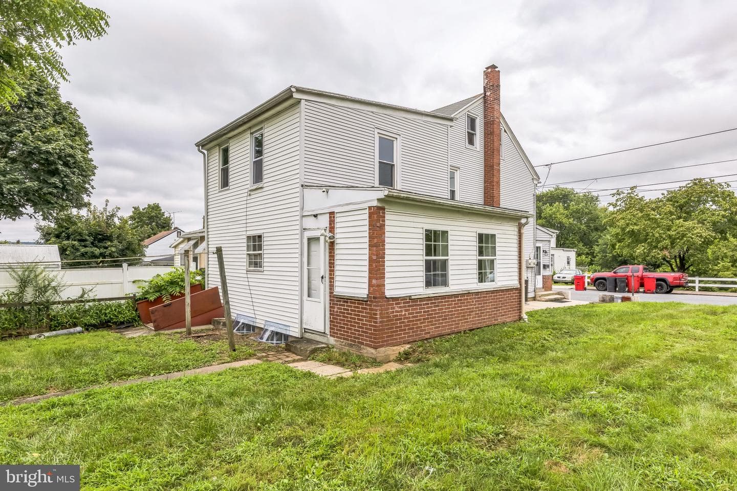 624 E Howard Street photo 23
