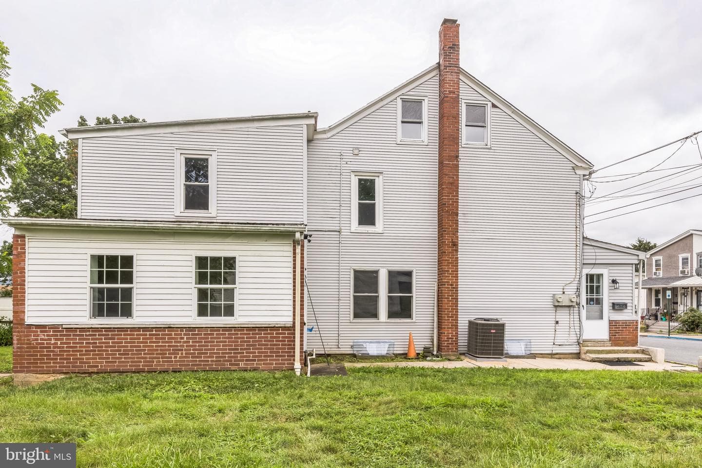 624 E Howard Street photo 25