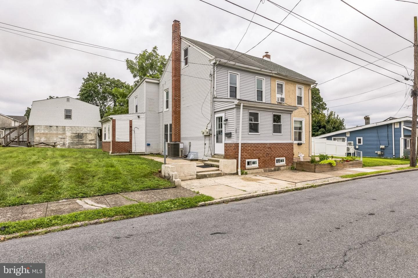 624 E Howard Street photo 26