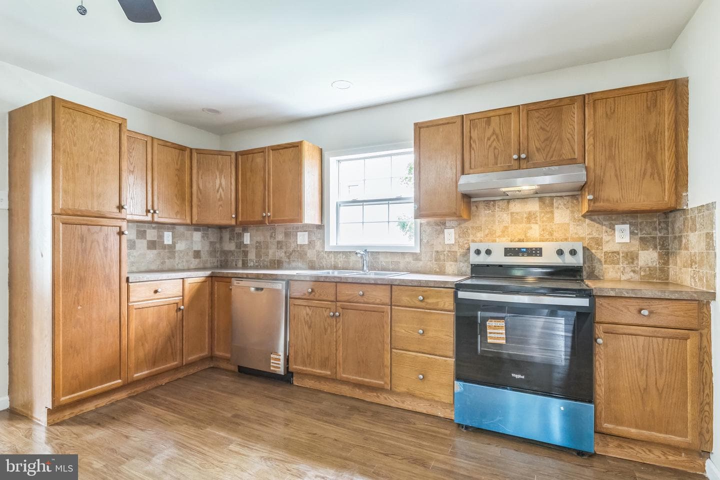 624 E Howard Street photo 3