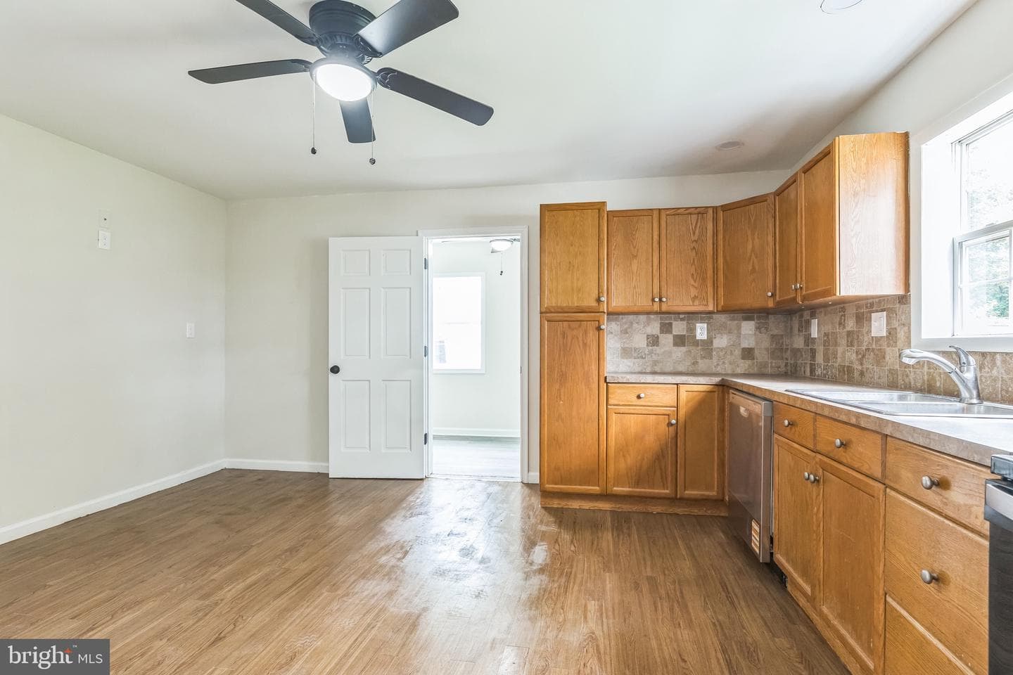 624 E Howard Street photo 4