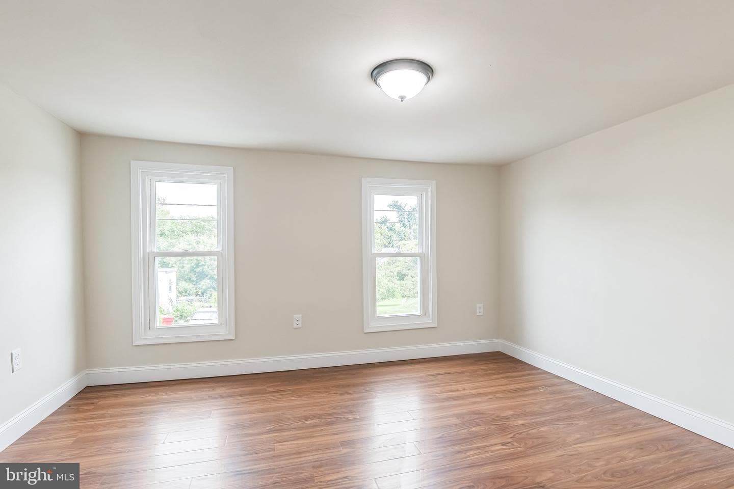 624 E Howard Street photo 8