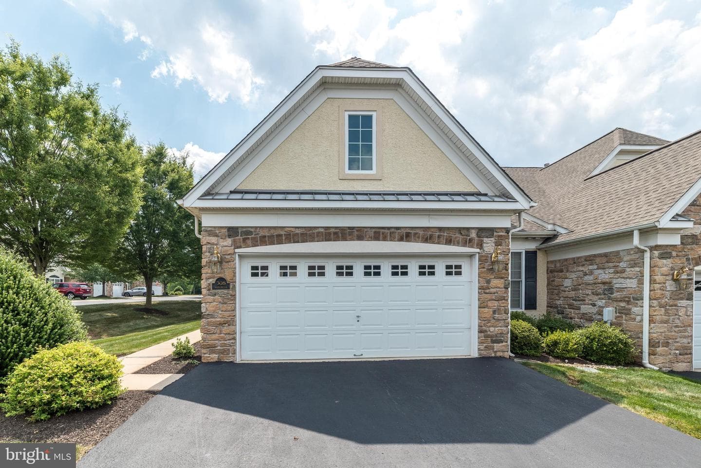 308 Melbourne Way photo 3