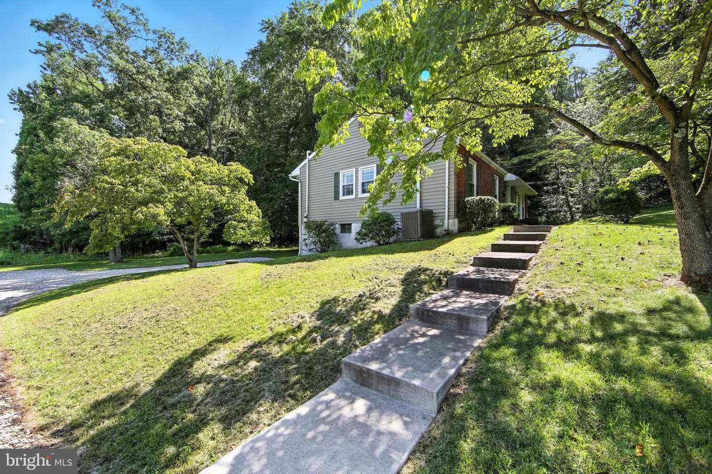 812 Mennonite Road photo 2
