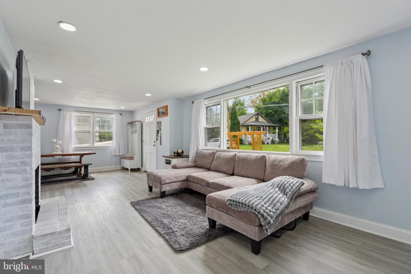 2551 Brookdale Avenue photo 2