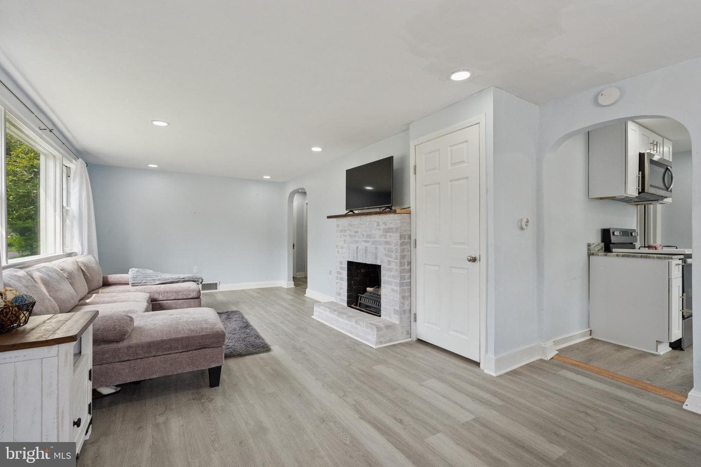 2551 Brookdale Avenue photo 3