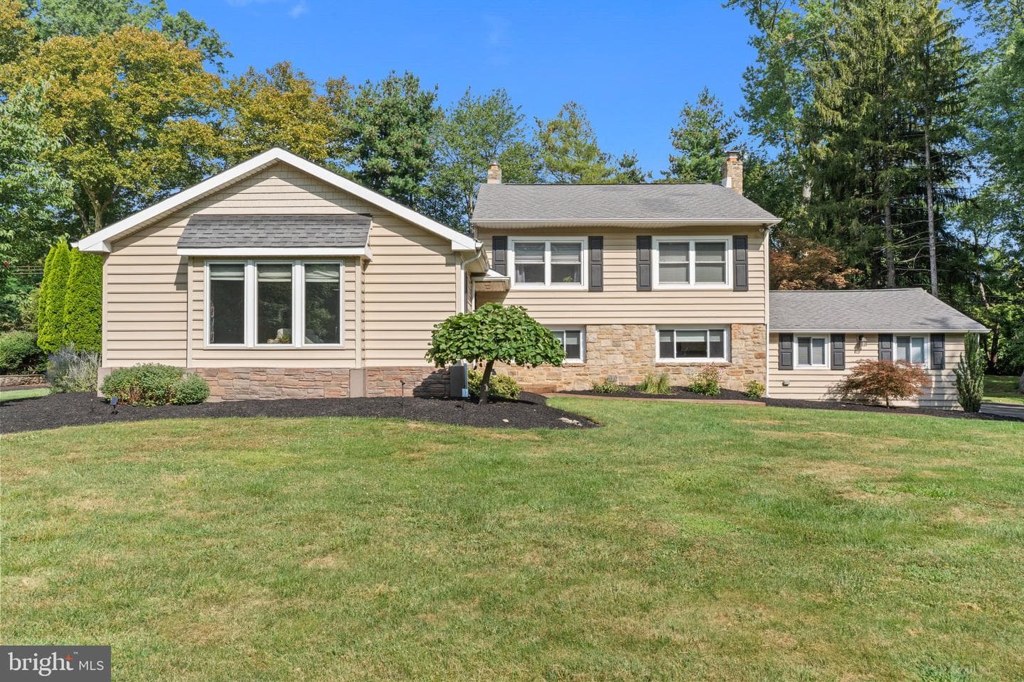 720 Oak Terrace Drive photo 2