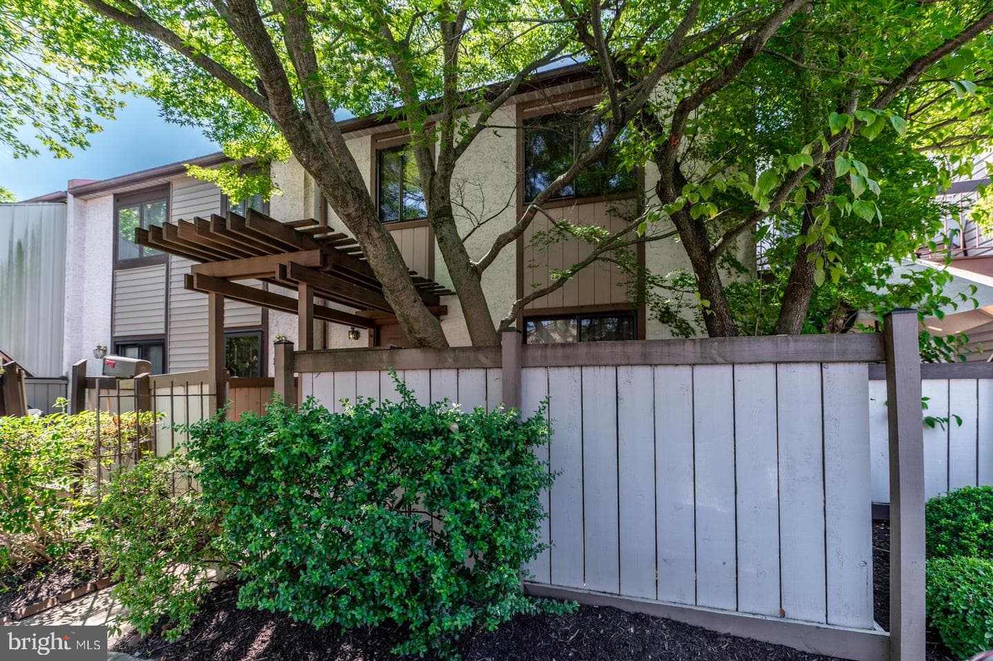 1503 Linden Way photo 3
